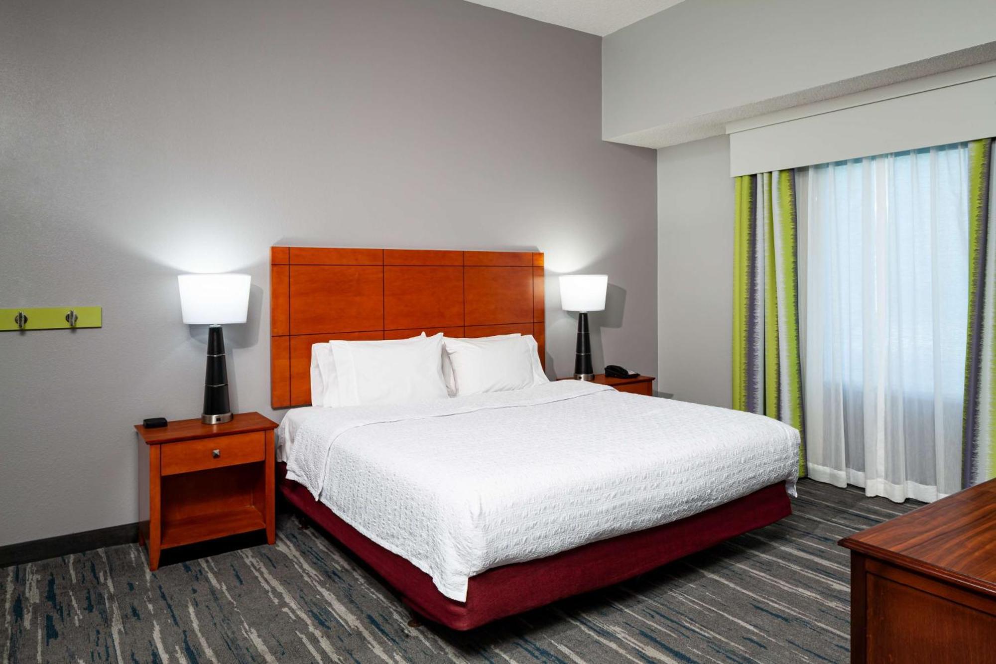 Hampton Inn&suites I-65@ Airport Boulevard Hotel 3*