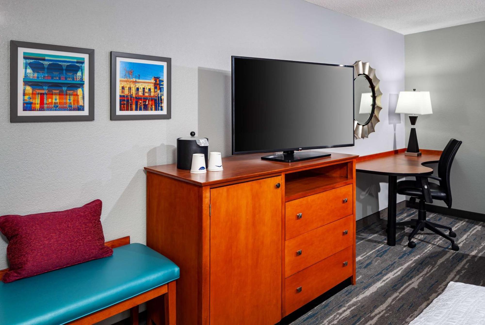 Hampton Inn&suites I-65@ Airport Boulevard Hotel