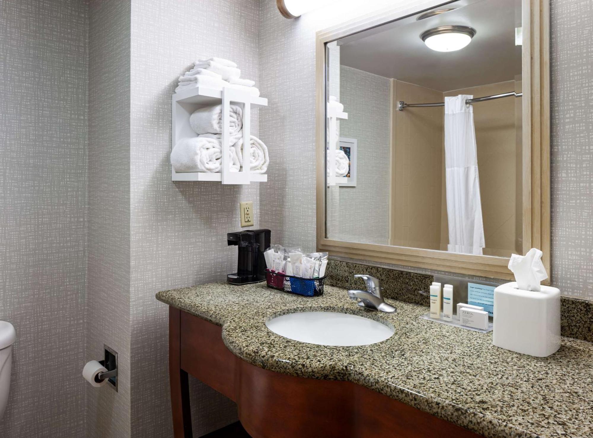 Hampton Inn&suites I-65@ Airport Boulevard