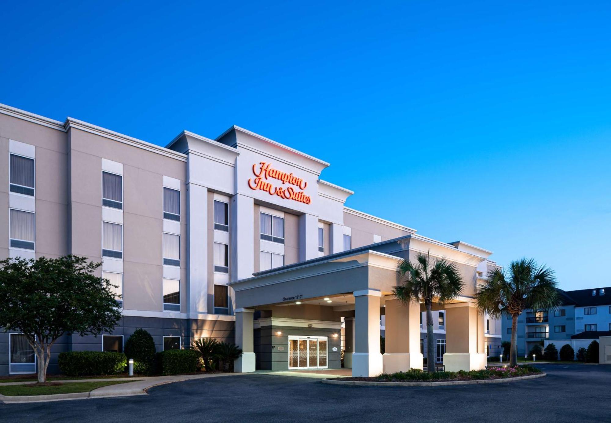 Hampton Inn&suites I-65@ Airport Boulevard 3*