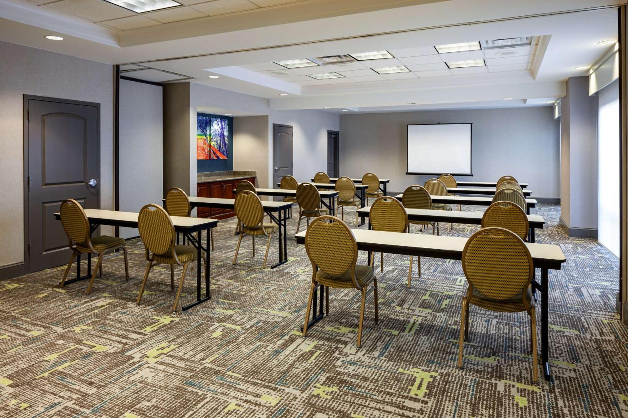 Hampton Inn&suites I-65@ Airport Boulevard Hotel 3*