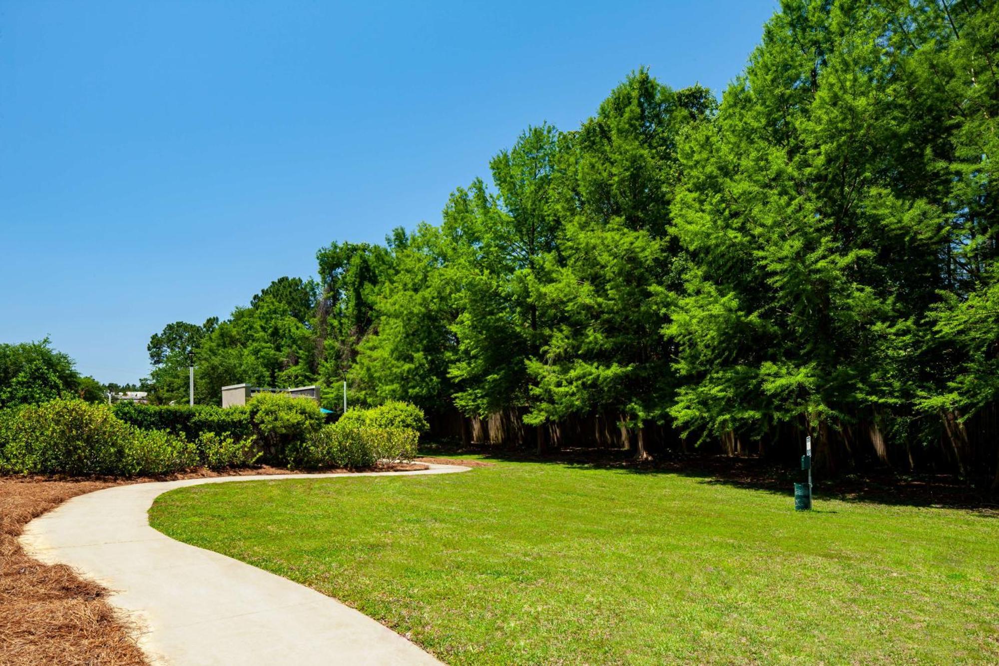 Hampton Inn&suites I-65@ Airport Boulevard 3*
