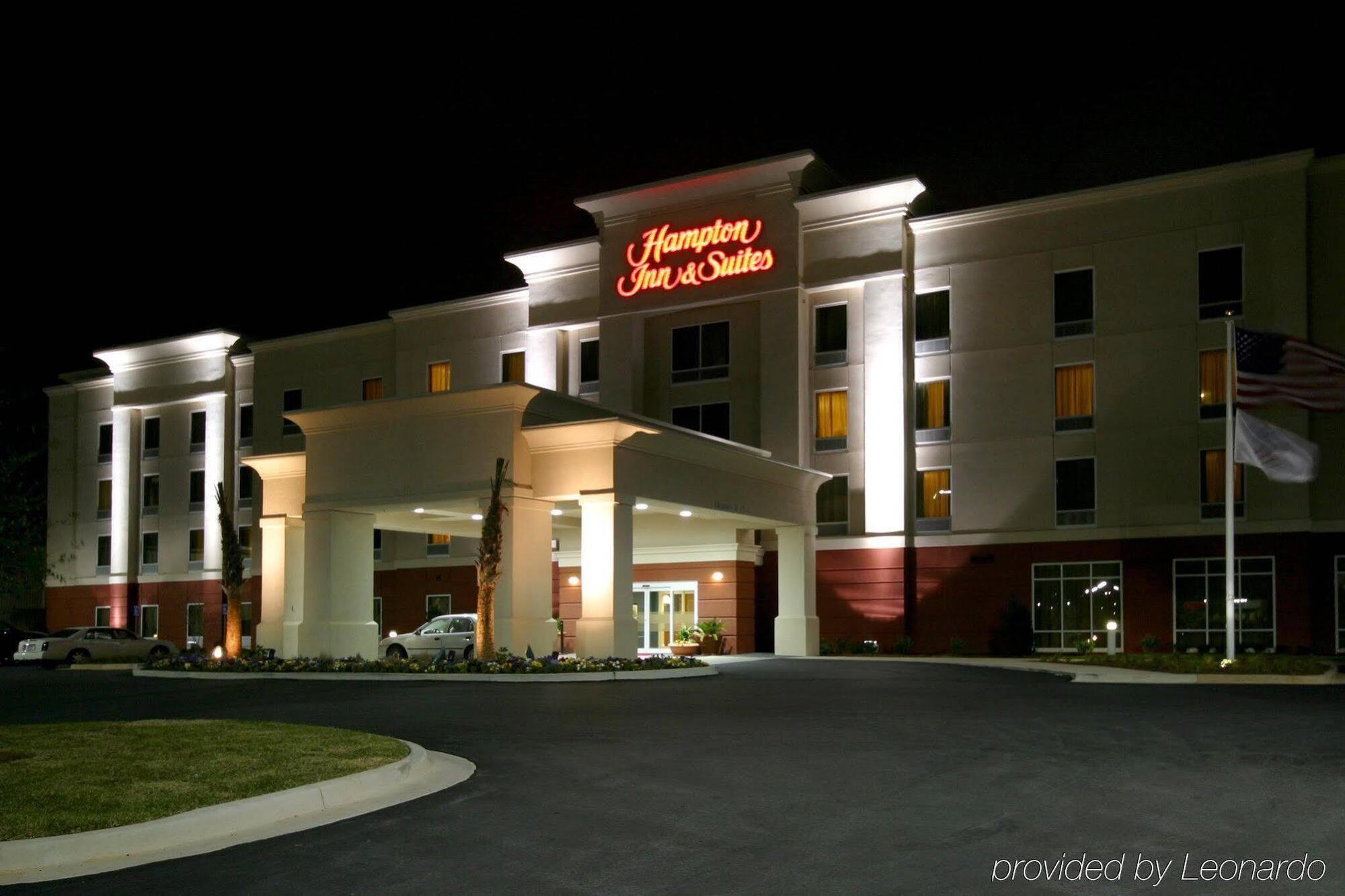 Hampton Inn&suites I-65@ Airport Boulevard 3*